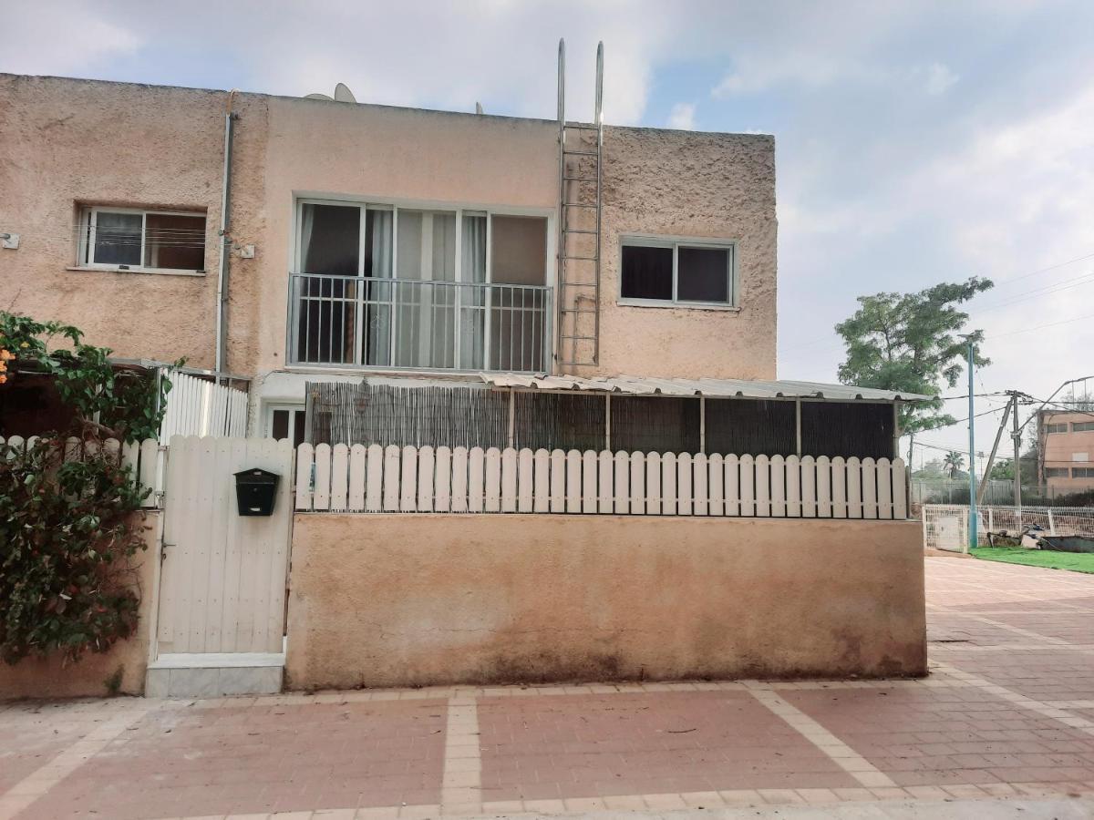 דירת אירוח חן - Chen Place อารัด ภายนอก รูปภาพ
